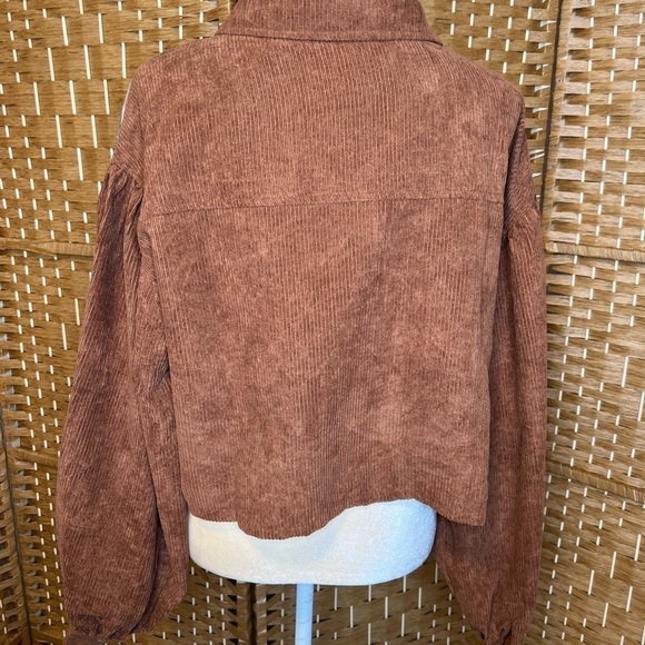 New Women’s Long Sleeve Button Plaid Corduroy Cropped Barn Jacket Size M - Picture 6 of 8